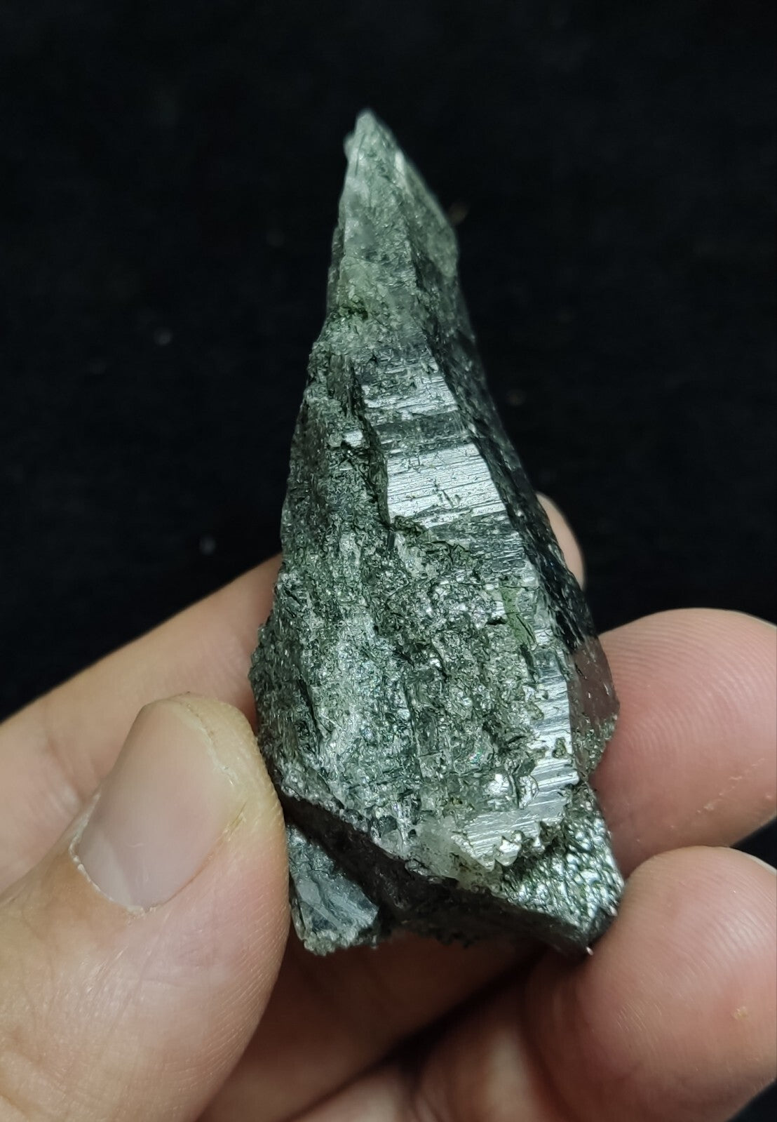 An Aesthetic Natural terminated Chlorite Quartz crystal specimen 39 grams
