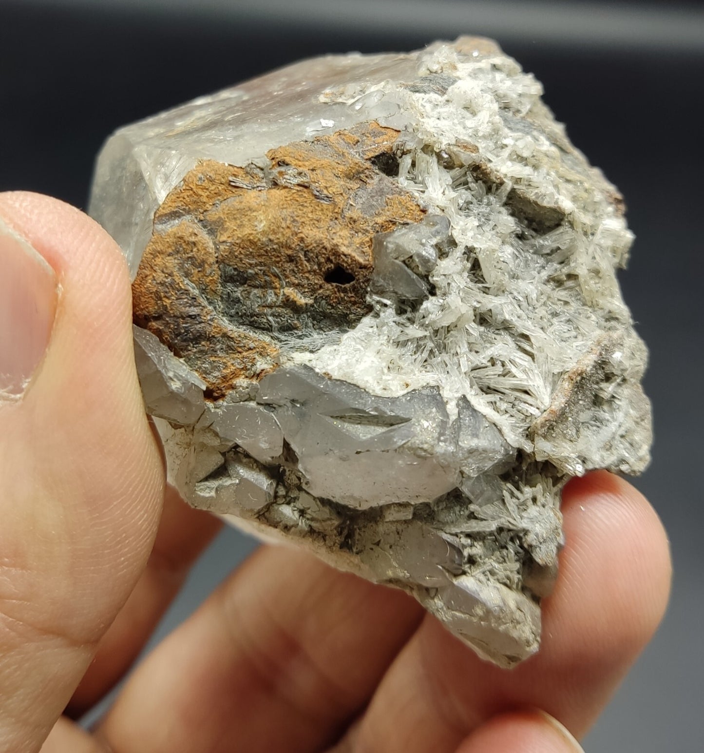 An Aesthetic specimen of rutiles included quartz crystal 148 grams