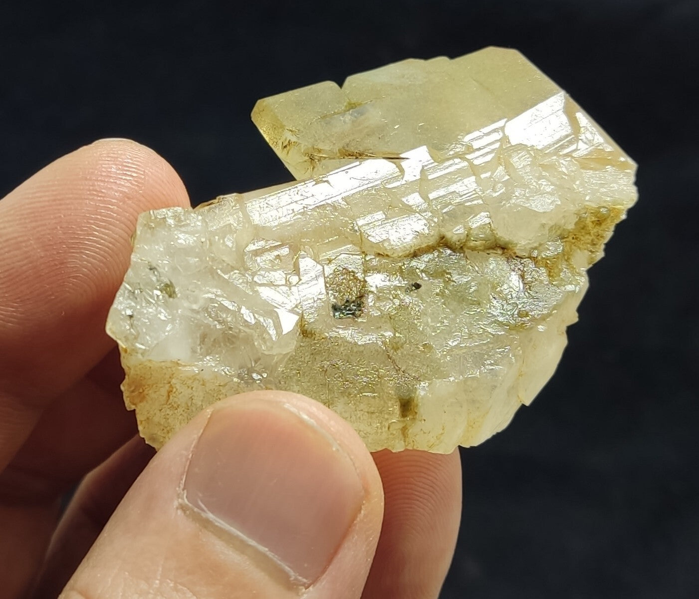 An Aesthetic Natural terminated quartz with Chlorite inclusions 40 grams