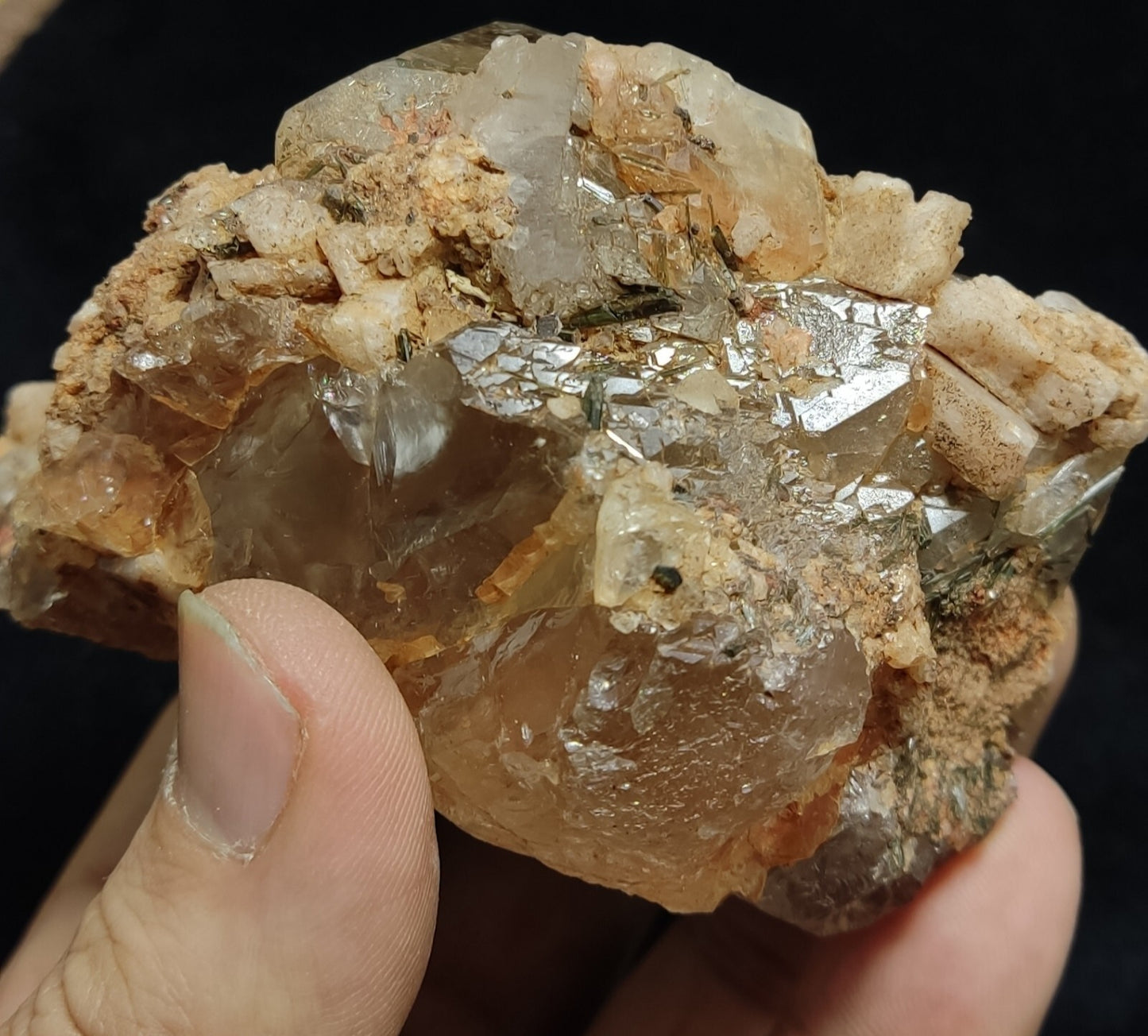 An Aesthetic terminated Quartz floater with aegirine 381 grams