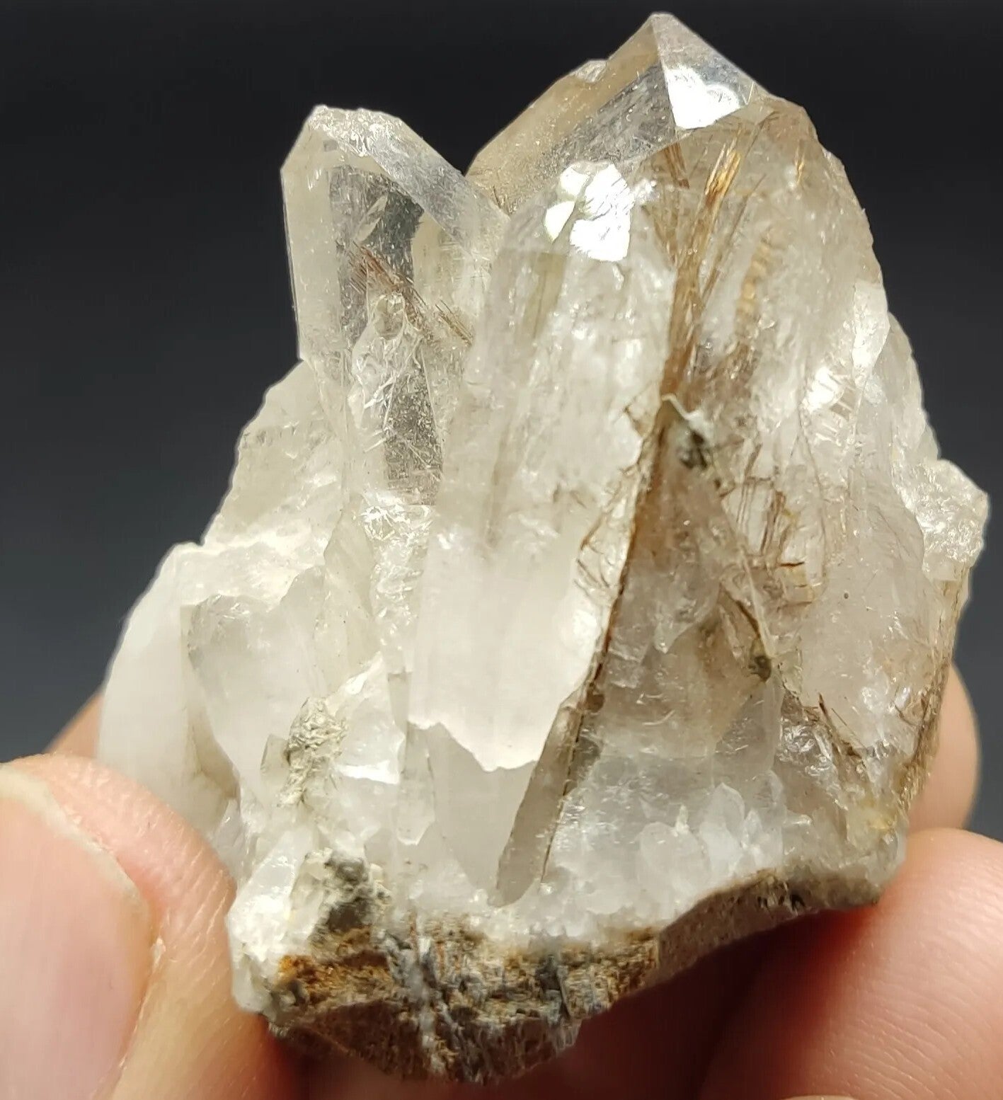 An Aesthetic specimen of rutiles included quartz crystal 41 grams