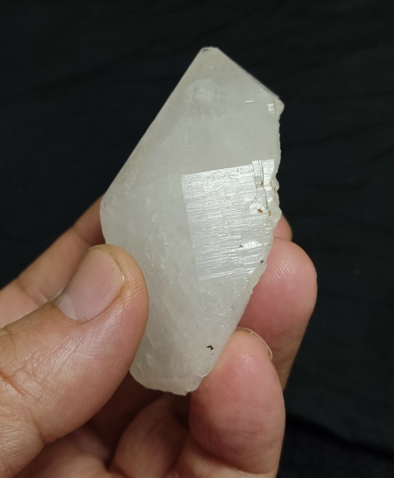 A very Aesthetic Natural beautifully terminated Quartz crystal 96 grams