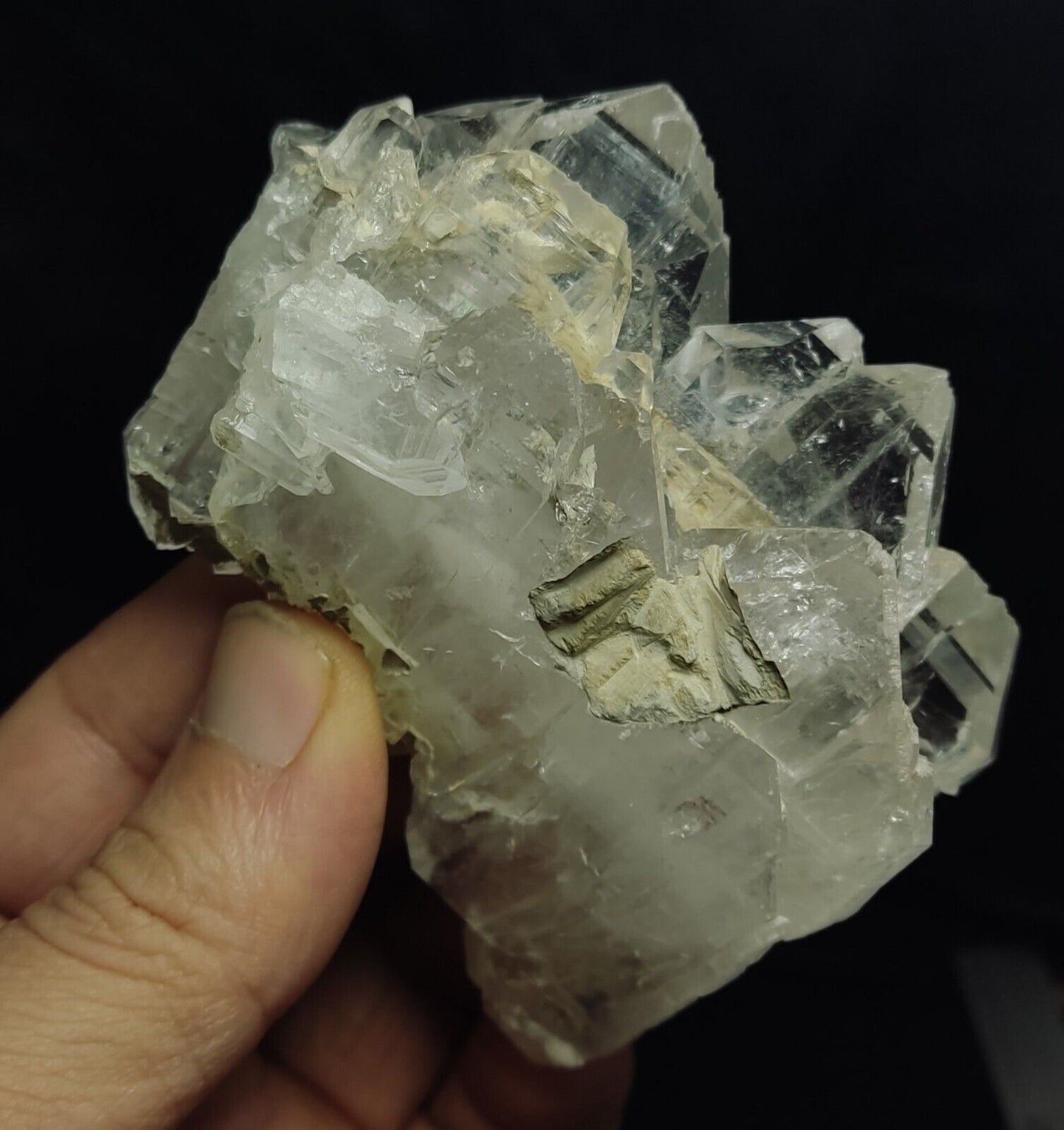 A Very Aesthetic Faden Like Quartz Cluster 181 grams