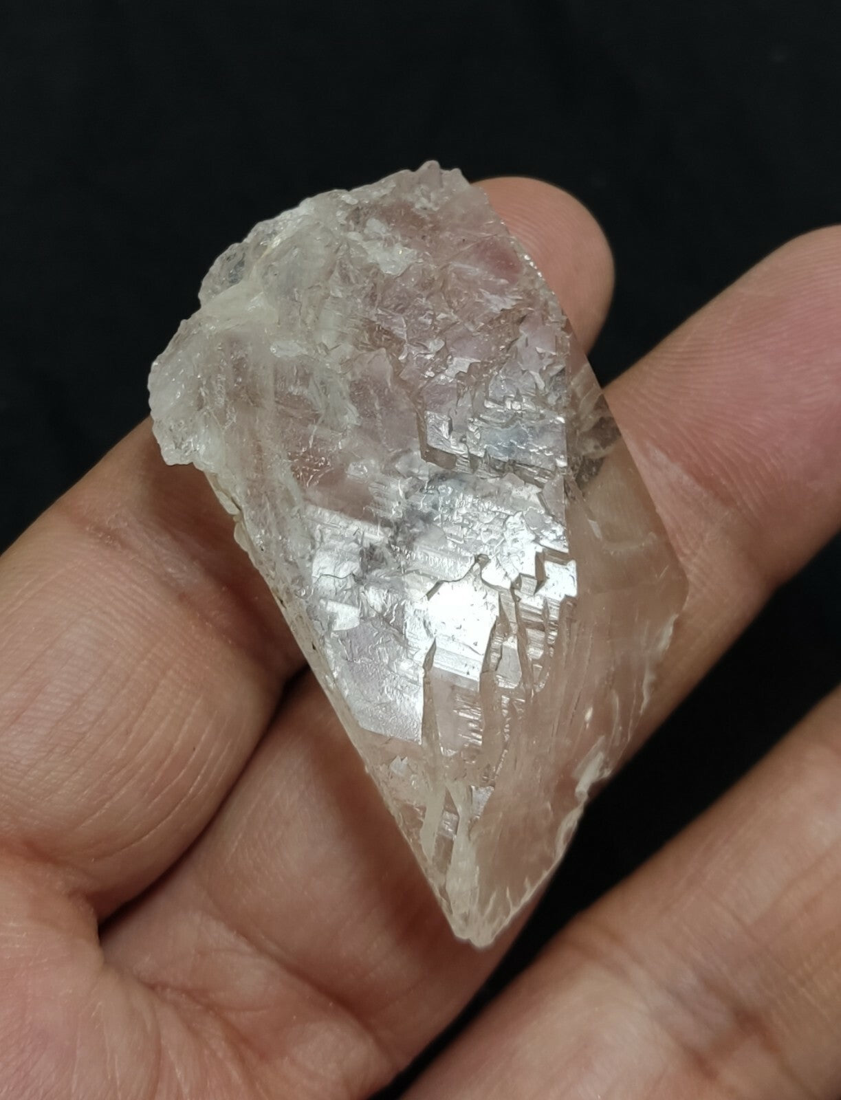A very Aesthetic Natural beautifully terminated Quartz crystal 27 grams
