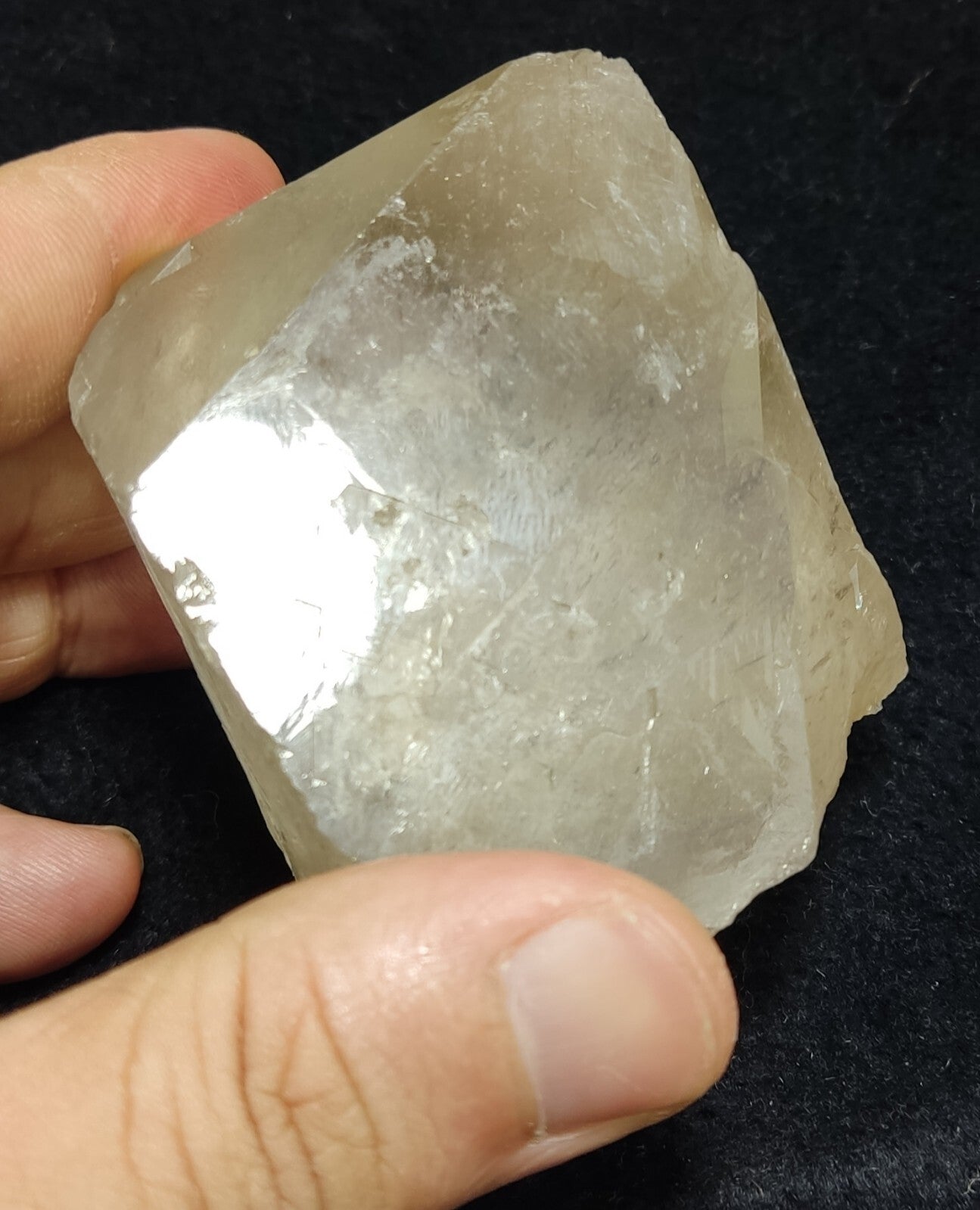 An Aesthetic terminated specimen of Quartz crystal 277 grams