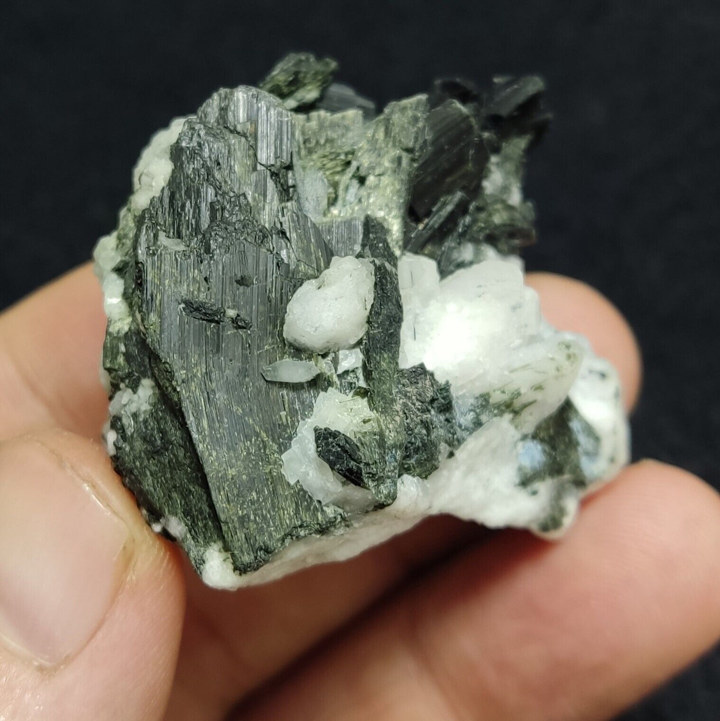 A very Aesthetic  Natural terminated aegirine specimen with albite 58 gram