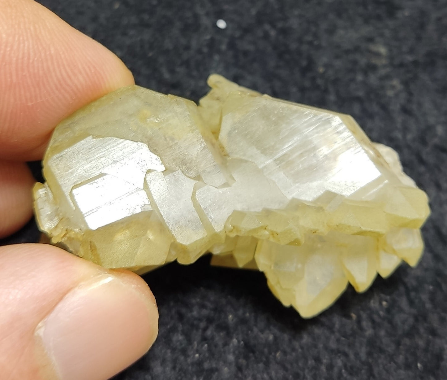 An Aesthetic specimen of faden chlorite quartz 24 grams
