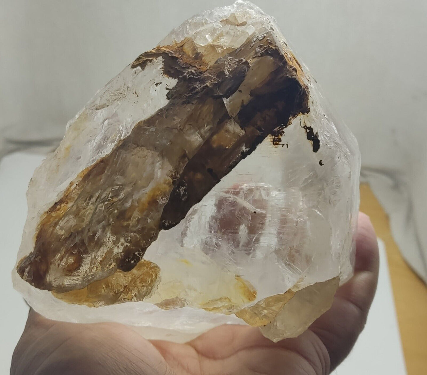 An Aesthetic large specimen of naturally terminated quartz crystal 1530 grams