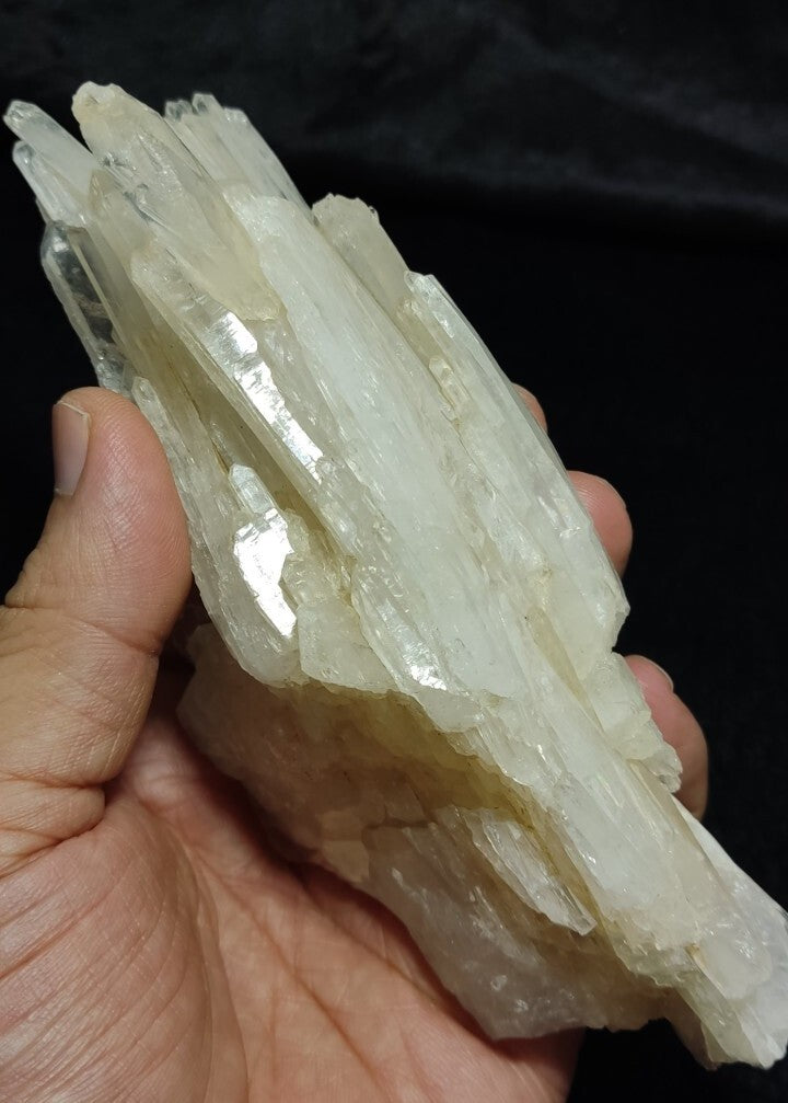 Very Aesthetic Faden Like Quartz Crystal Cluster 409 grams