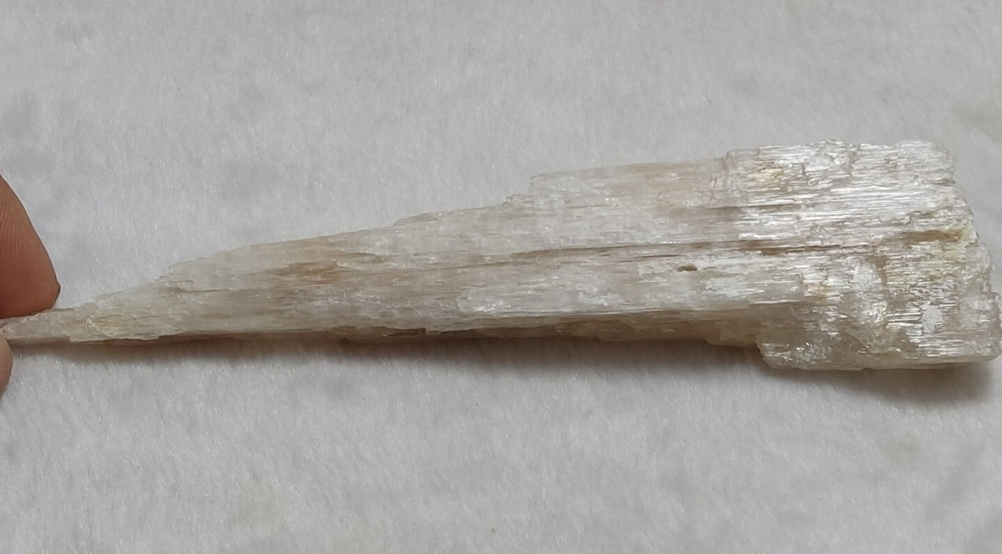 A very Aesthetic Natural elongated fully etched spodumene crystal 200 grams