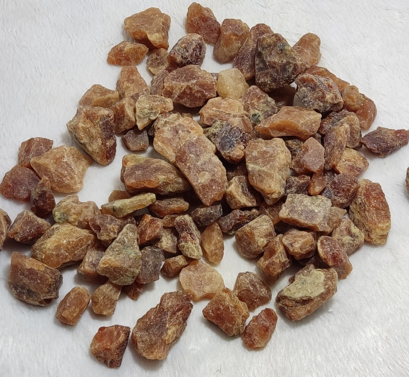 1000 grams lot of rough hessonite garnets