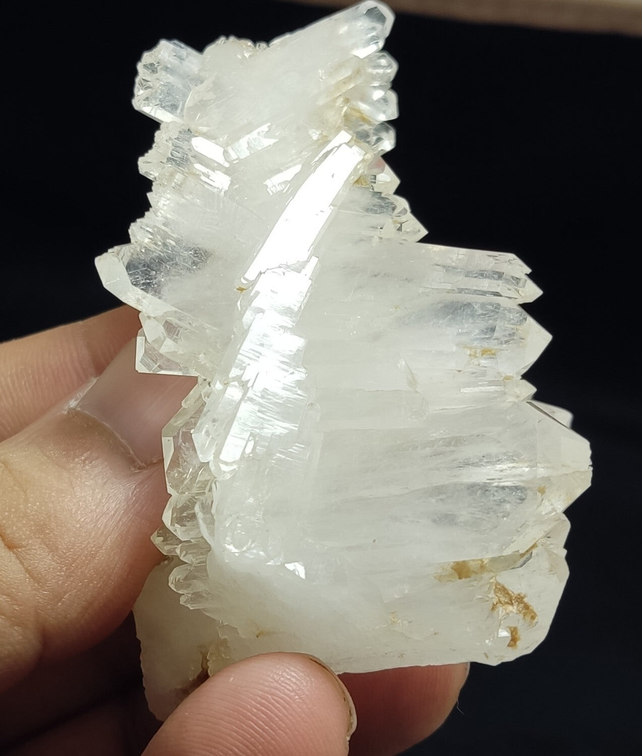 An Aesthetic terminated specimen of Quartz cluster 71 grams