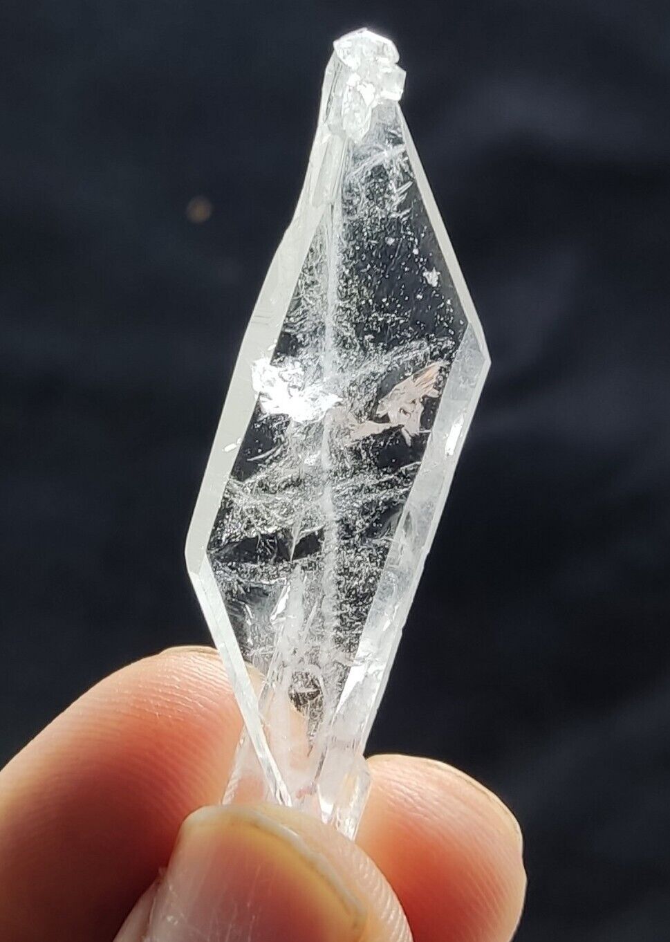 A very Aesthetic Natural beautifully terminated Faden Quartz crystal 7 grams
