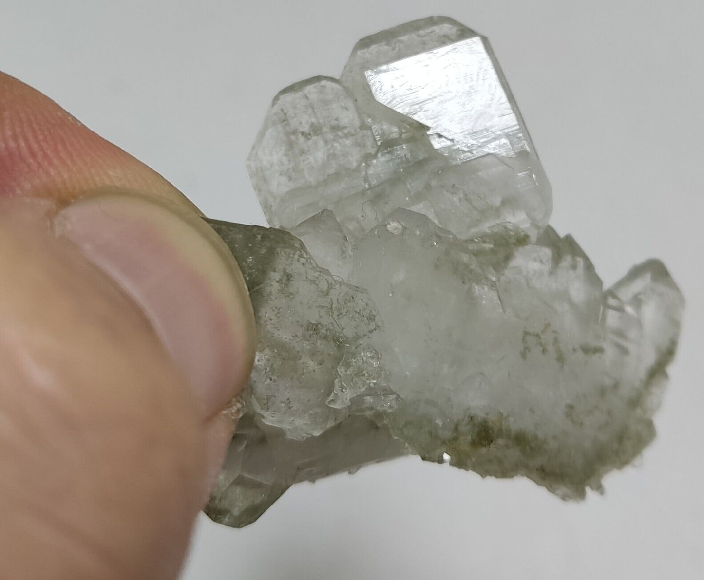 A very Aesthetic Natural terminated faden-chlorite Quartz specimen 15 grams