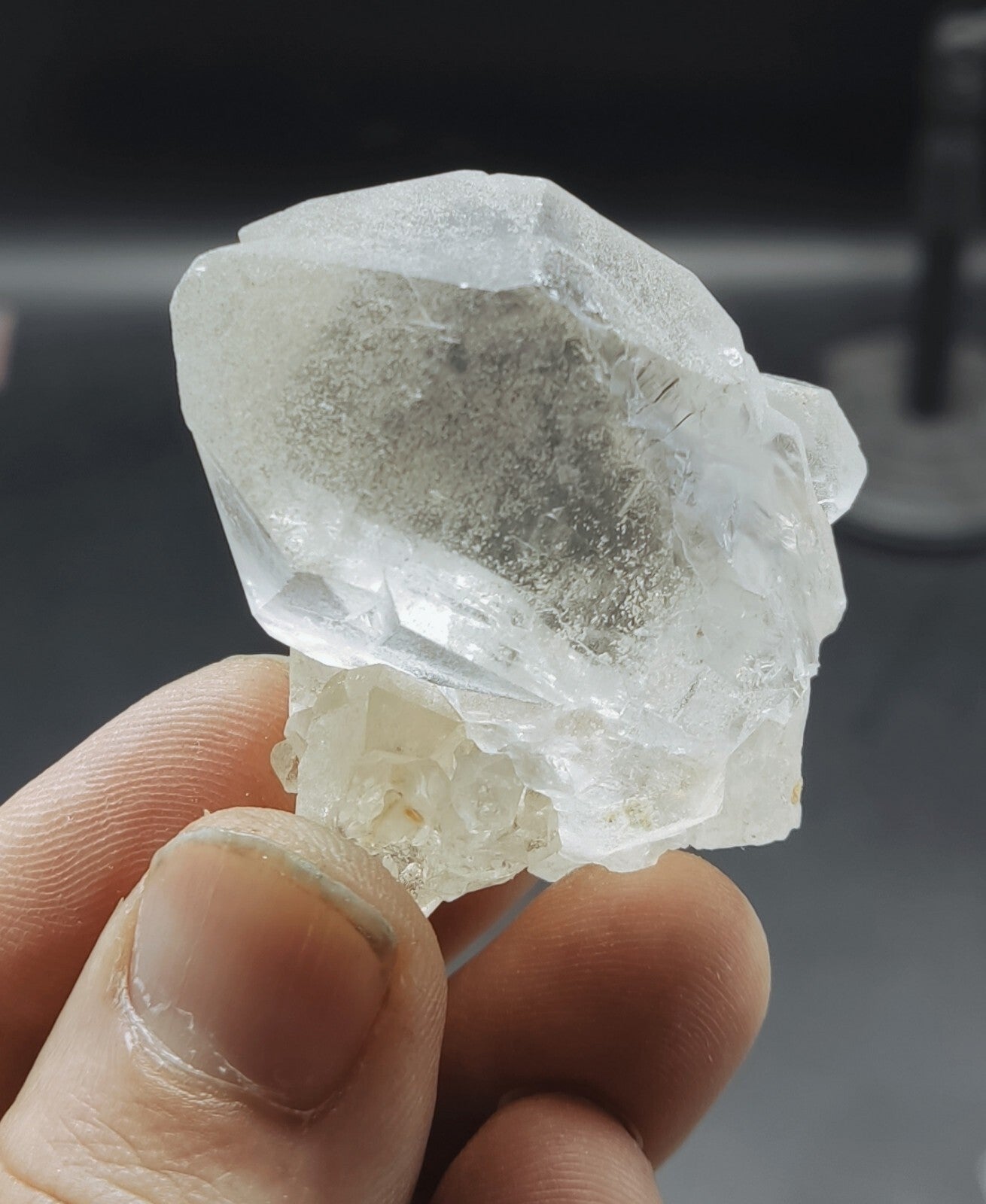 An Aesthetic terminated specimen of Quartz crystal 59 grams