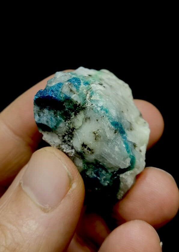 Partly Flourescent Lazurite /Sodalite 32 Grams.