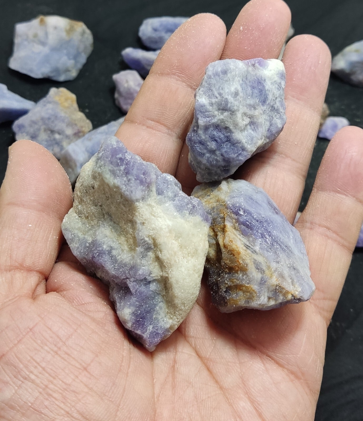 770 grams fluorescent Hackmanite