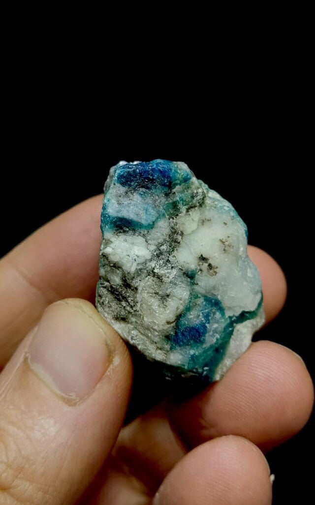 Partly Flourescent Lazurite /Sodalite 32 Grams.