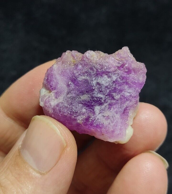 19 grams Highly Tenebrescent Fluorescent Hackmanite Specimen