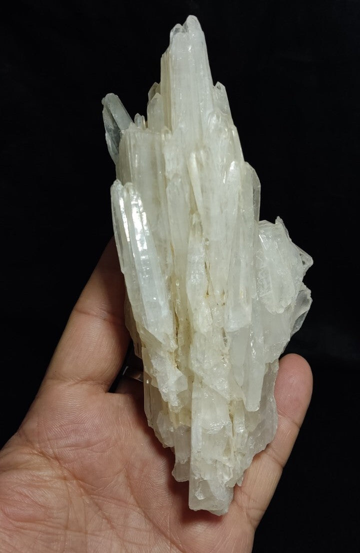 Very Aesthetic Faden Like Quartz Crystal Cluster 409 grams