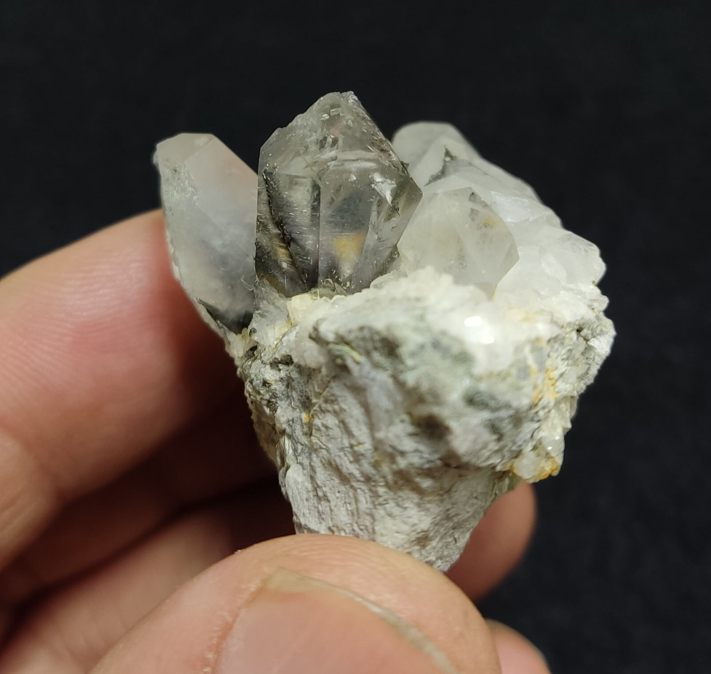 A very Aesthetic Natural terminated brookite Quartz cluster 49grams