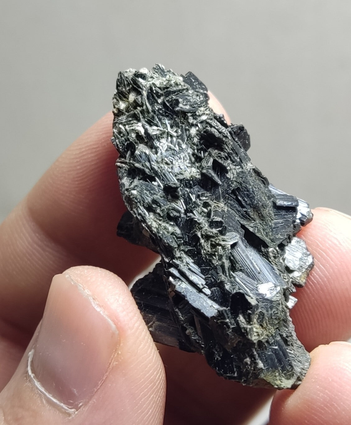 An aesthetic specimen of terminated aegirine crystal cluster 12 grams