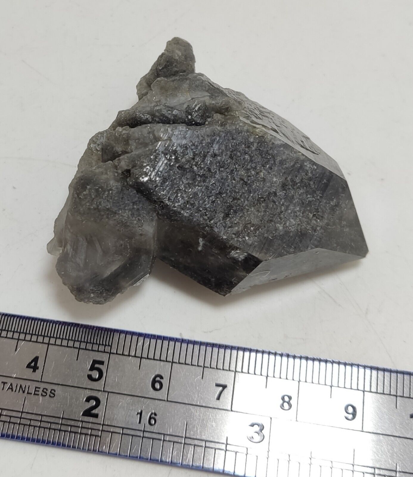 A very Aesthetic Natural terminated lodolite Quartz crystal 49 grams