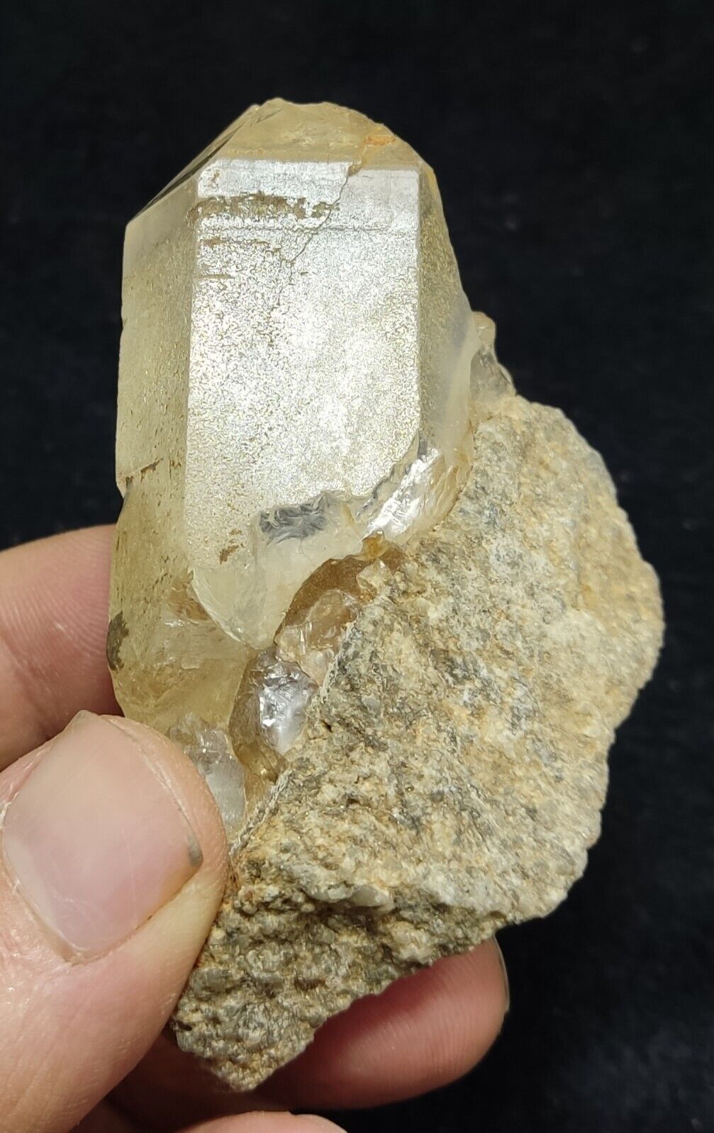 An Aesthetic Natural terminated Quartz crystal specimen 121 grams