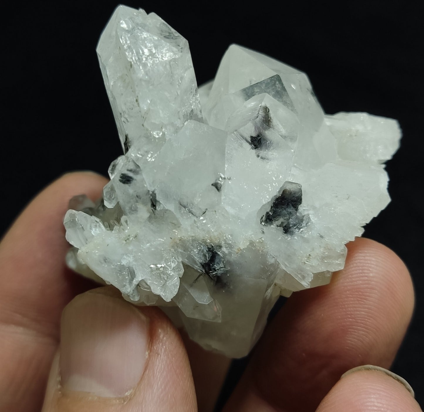 A very Aesthetic Natural terminated brookite Quartz cluster 85 grams