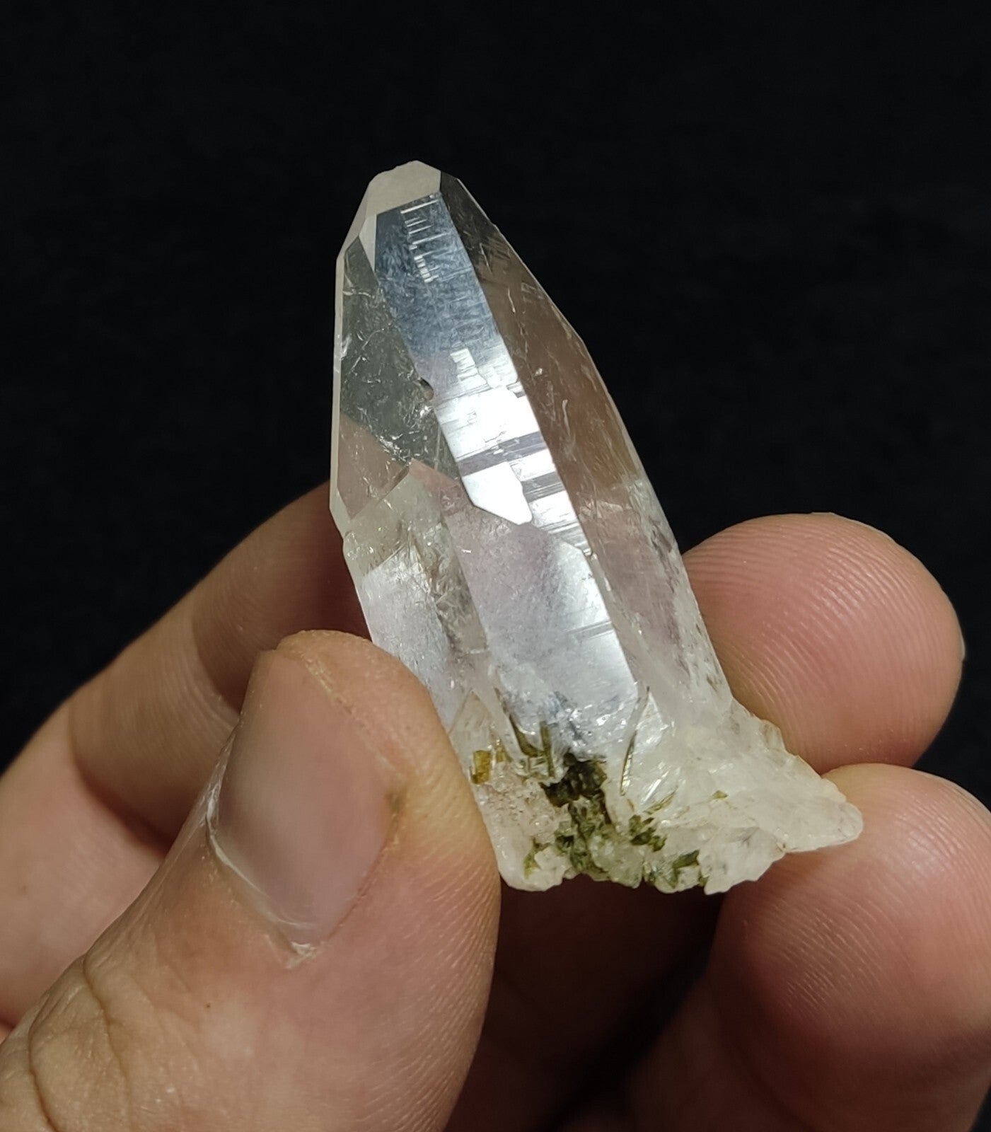 An Aesthetic terminated clear quartz with some epidote inclusions 20 grams