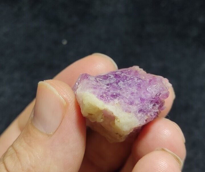 19 grams Highly Tenebrescent Fluorescent Hackmanite Specimen