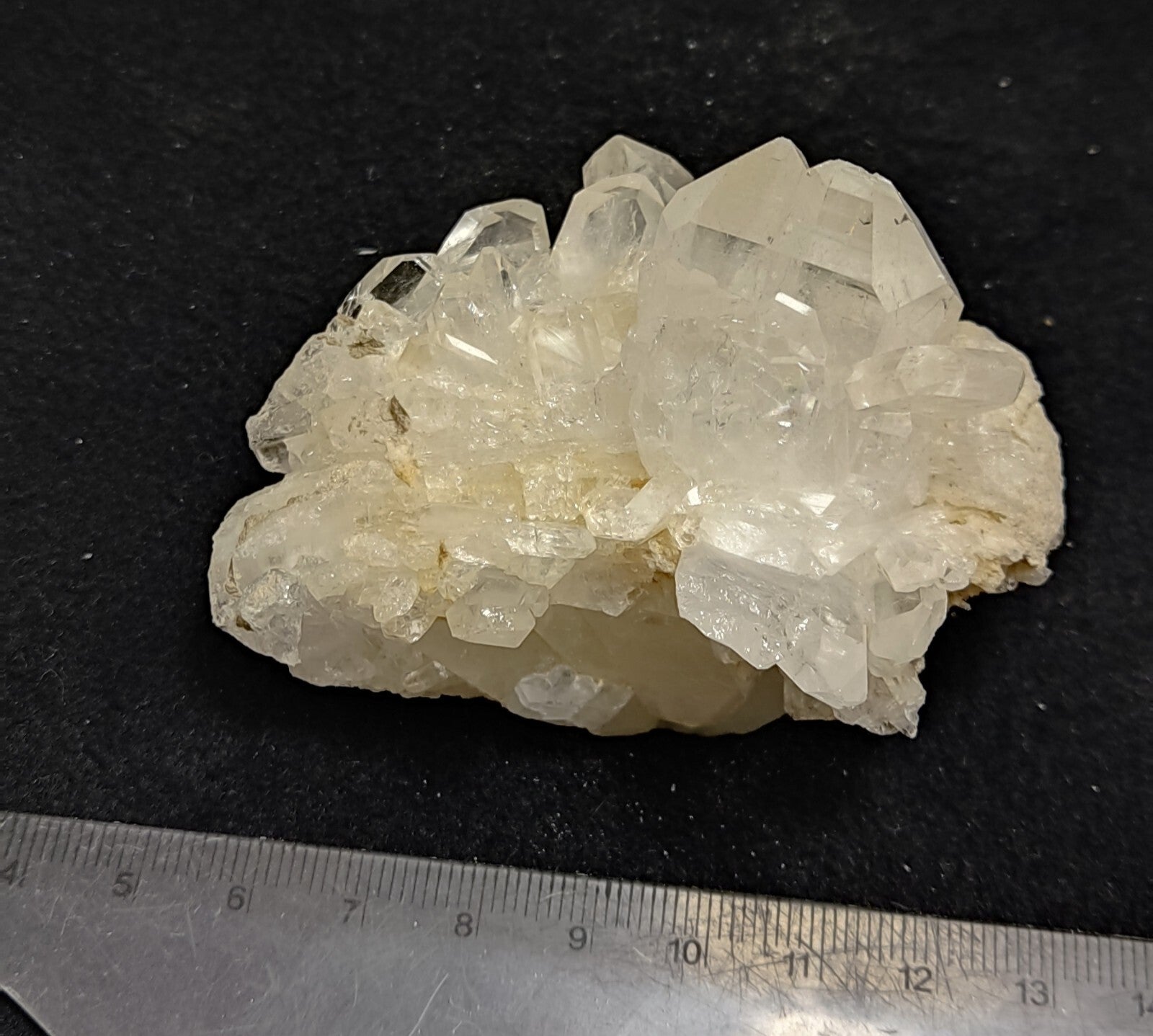 An amazing specimen of Quartz crystals specimen 148 grams