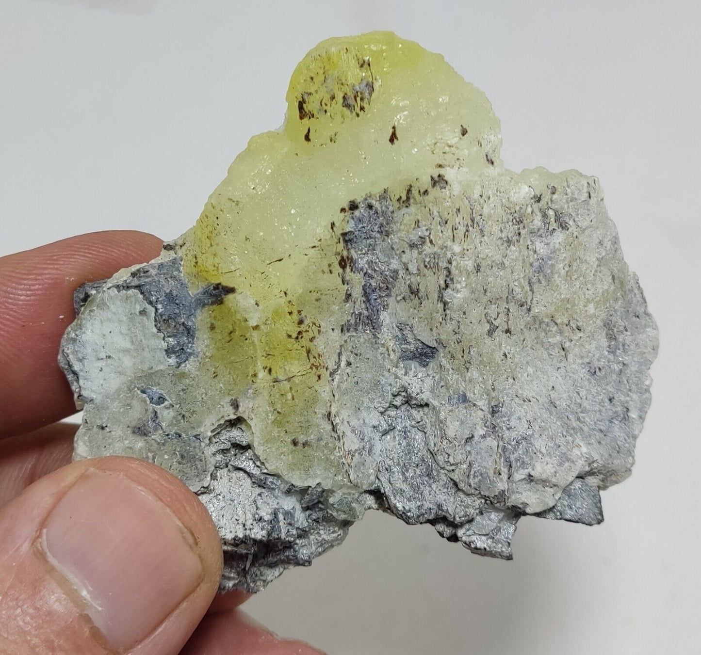 An Aesthetic Natural specimen of brucite with chromite 41 grams