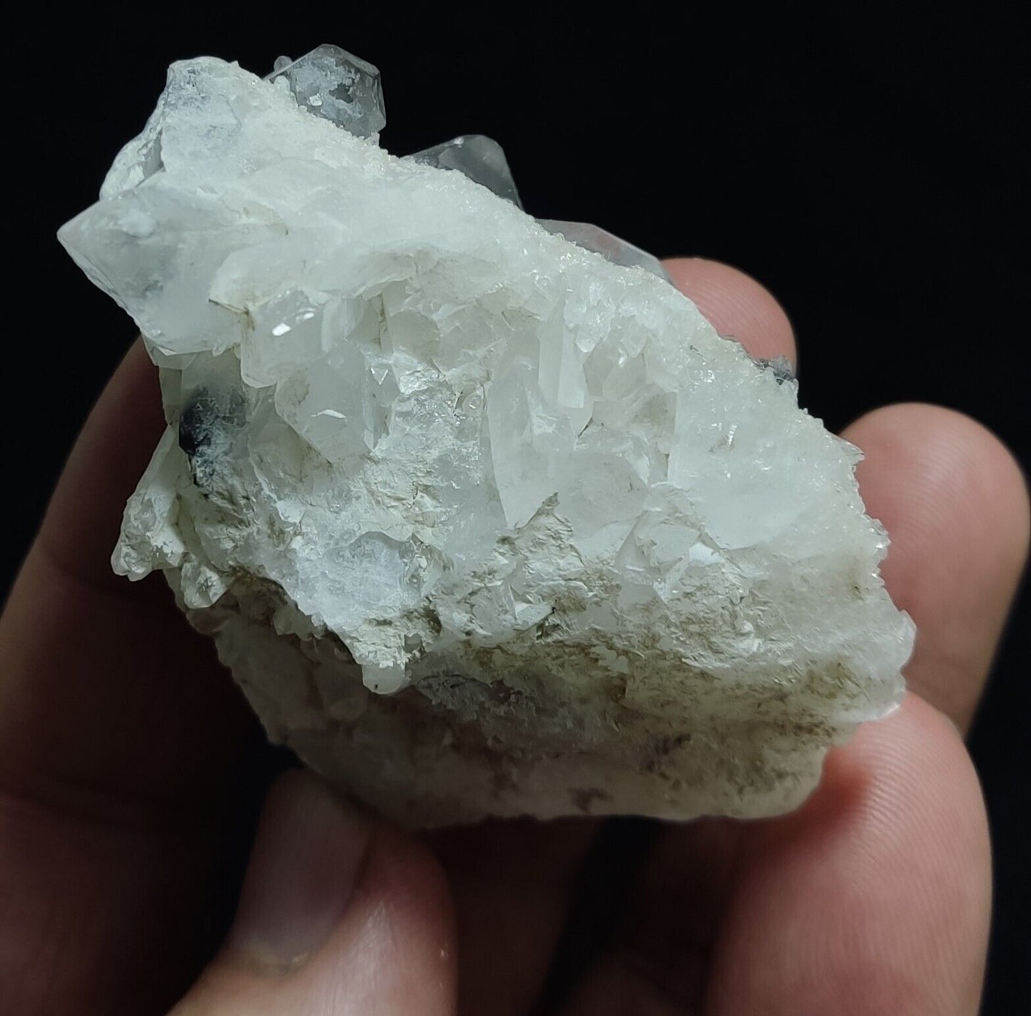 A very Aesthetic Natural terminated brookite Quartz cluster 84 grams