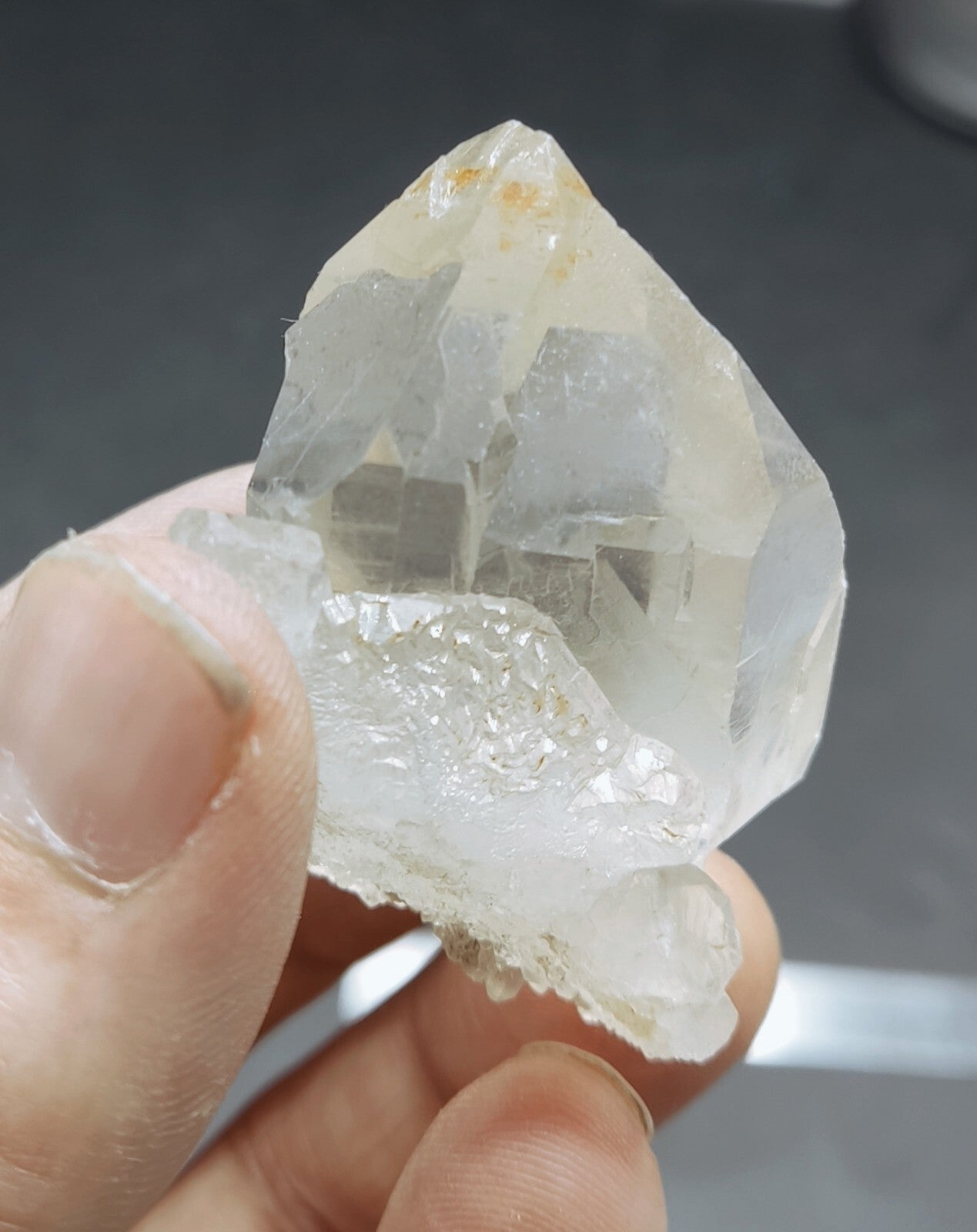 An Aesthetic terminated specimen of Quartz crystal 77 grams