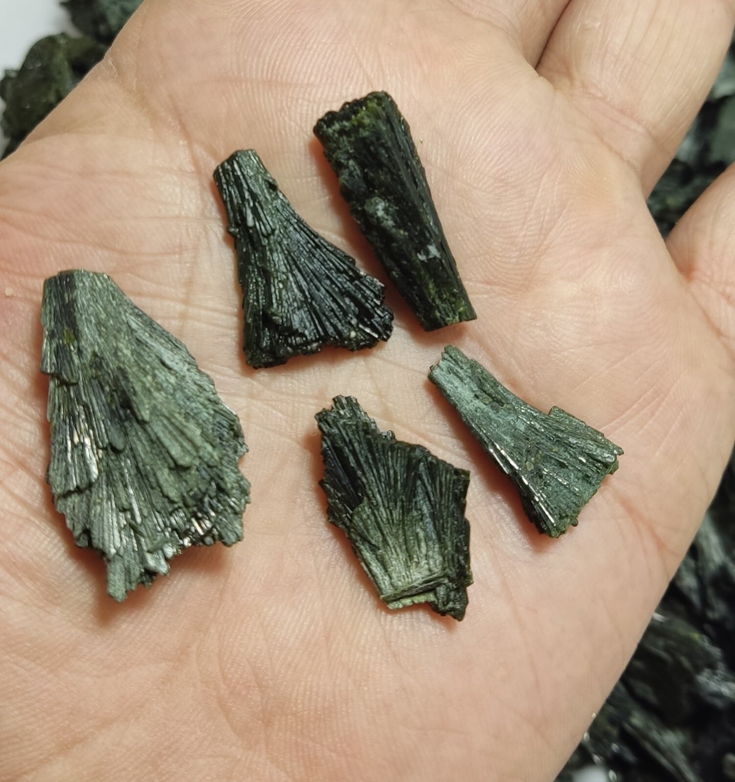 1000 grams epidote crystals