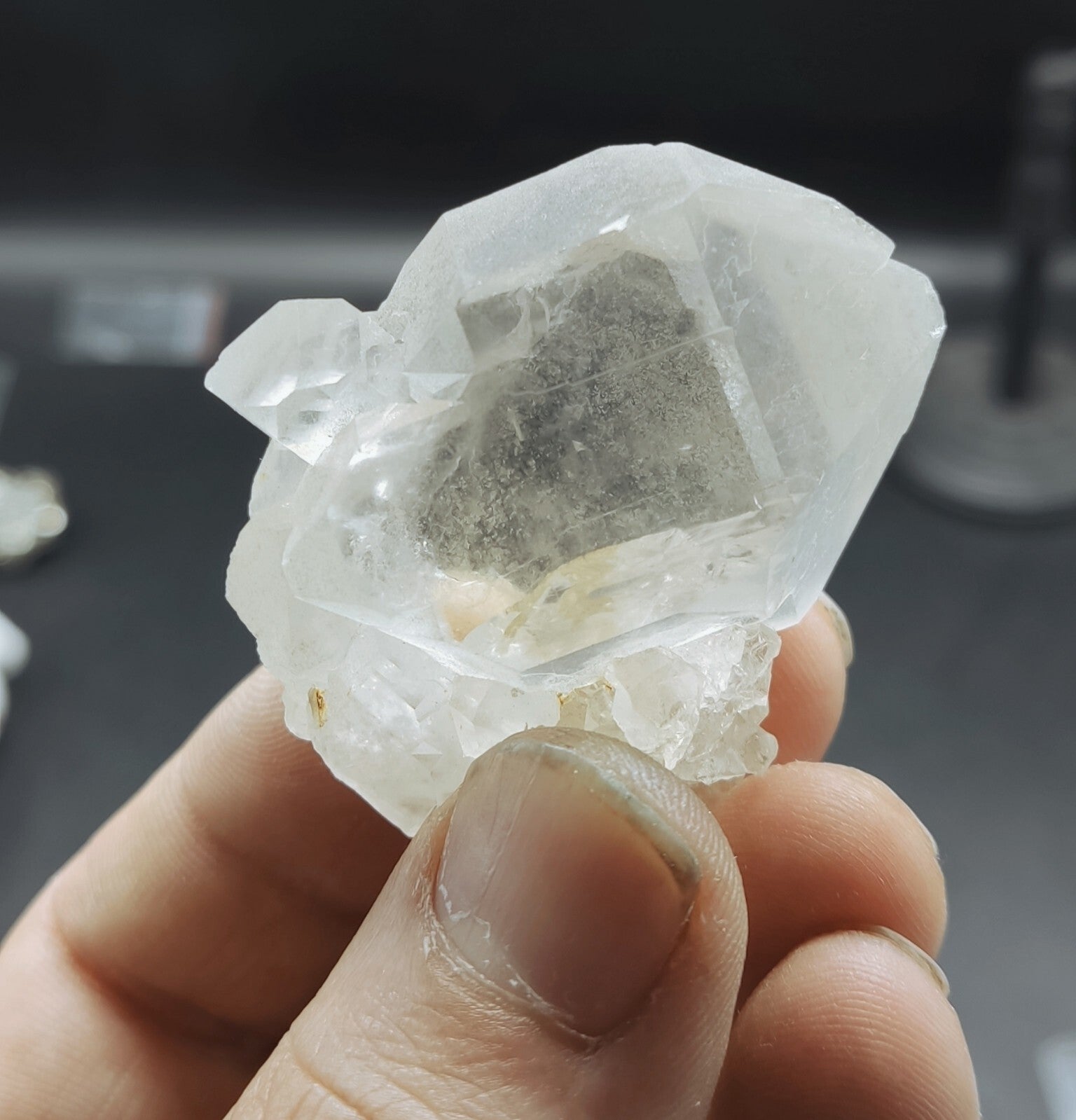 An Aesthetic terminated specimen of Quartz crystal 59 grams