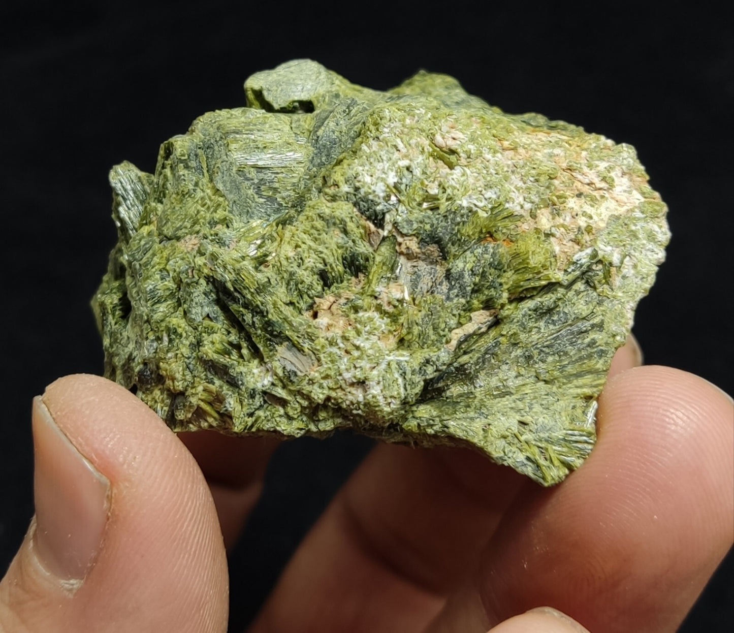 An aesthetic specimen of epidote crystal specimen 110 grams