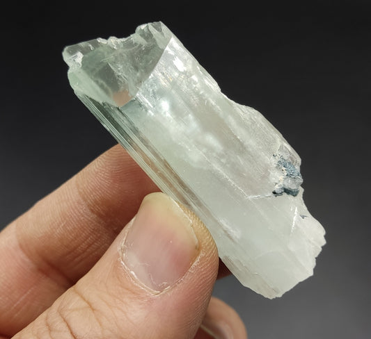 30 grams Natural spodumene floater crystal