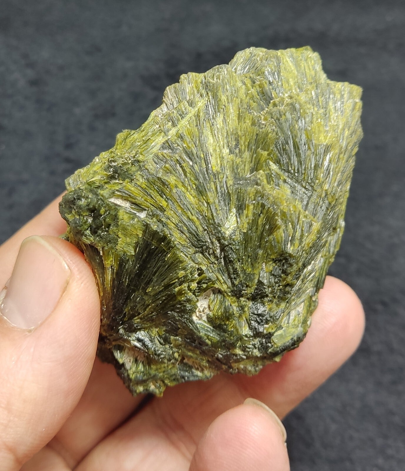 A very Aesthetic Natural beautifully terminated epidote specimen 162 grams
