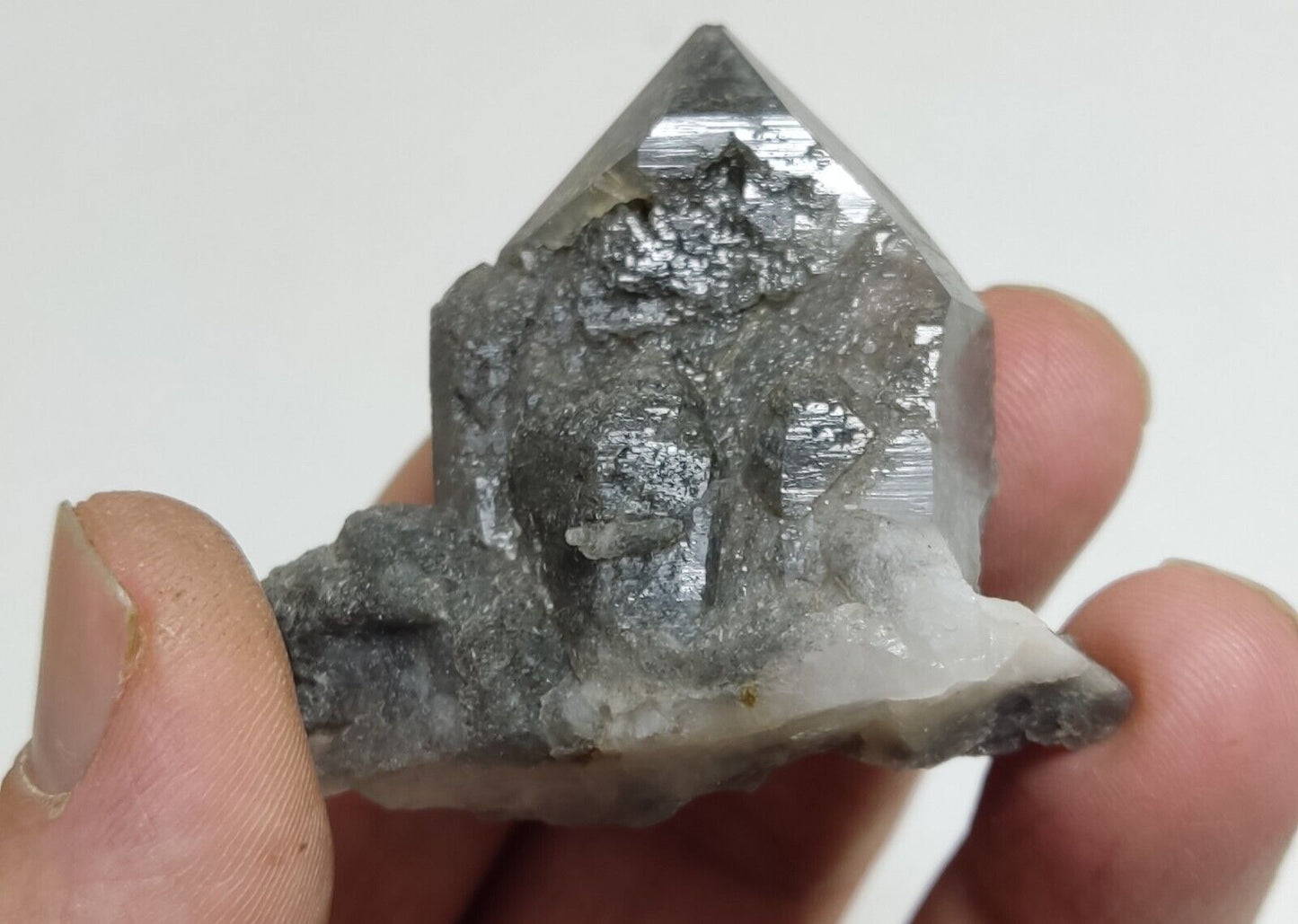 A very Aesthetic Natural terminated lodolite Quartz crystal 49 grams