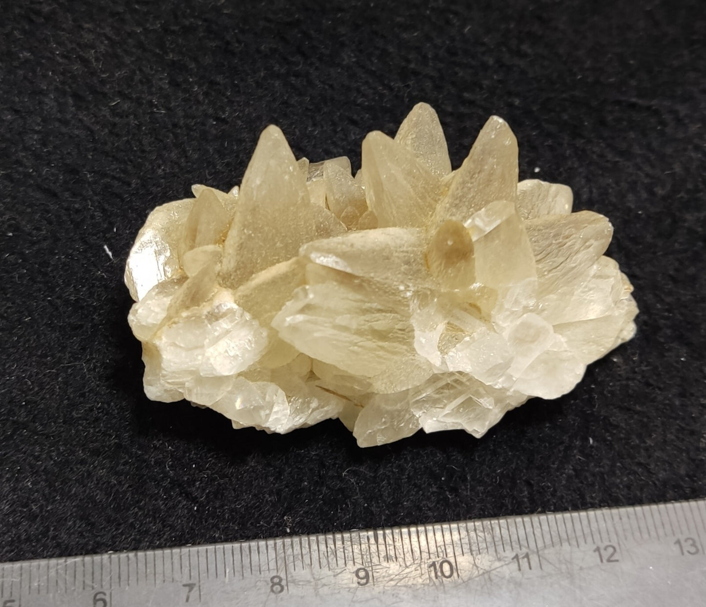 An amazing specimen of calcite 88 grams