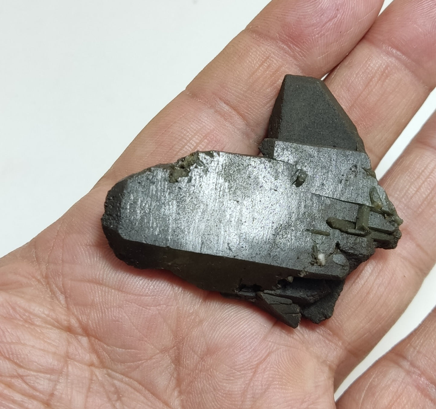 A very Aesthetic Natural beautifully terminated Chlorite Quartz crystal 36 grams