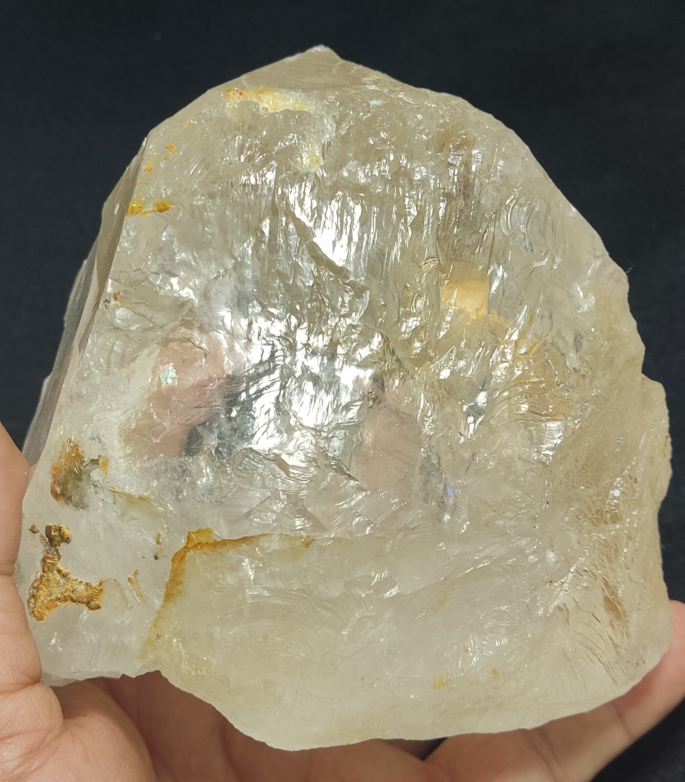 An Aesthetic large specimen of naturally terminated quartz crystal 1530 grams