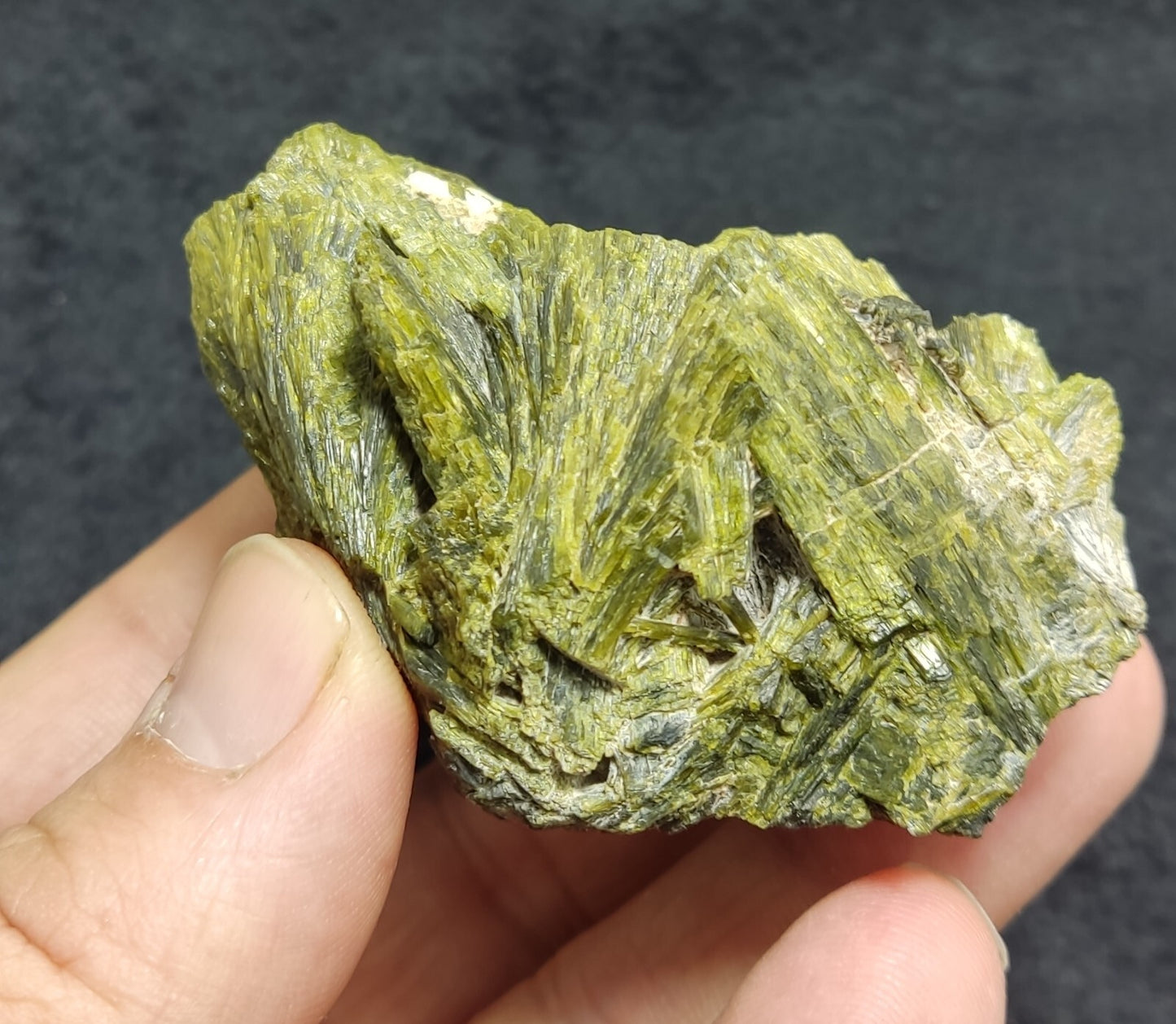 A very Aesthetic Natural beautifully terminated epidote specimen 162 grams