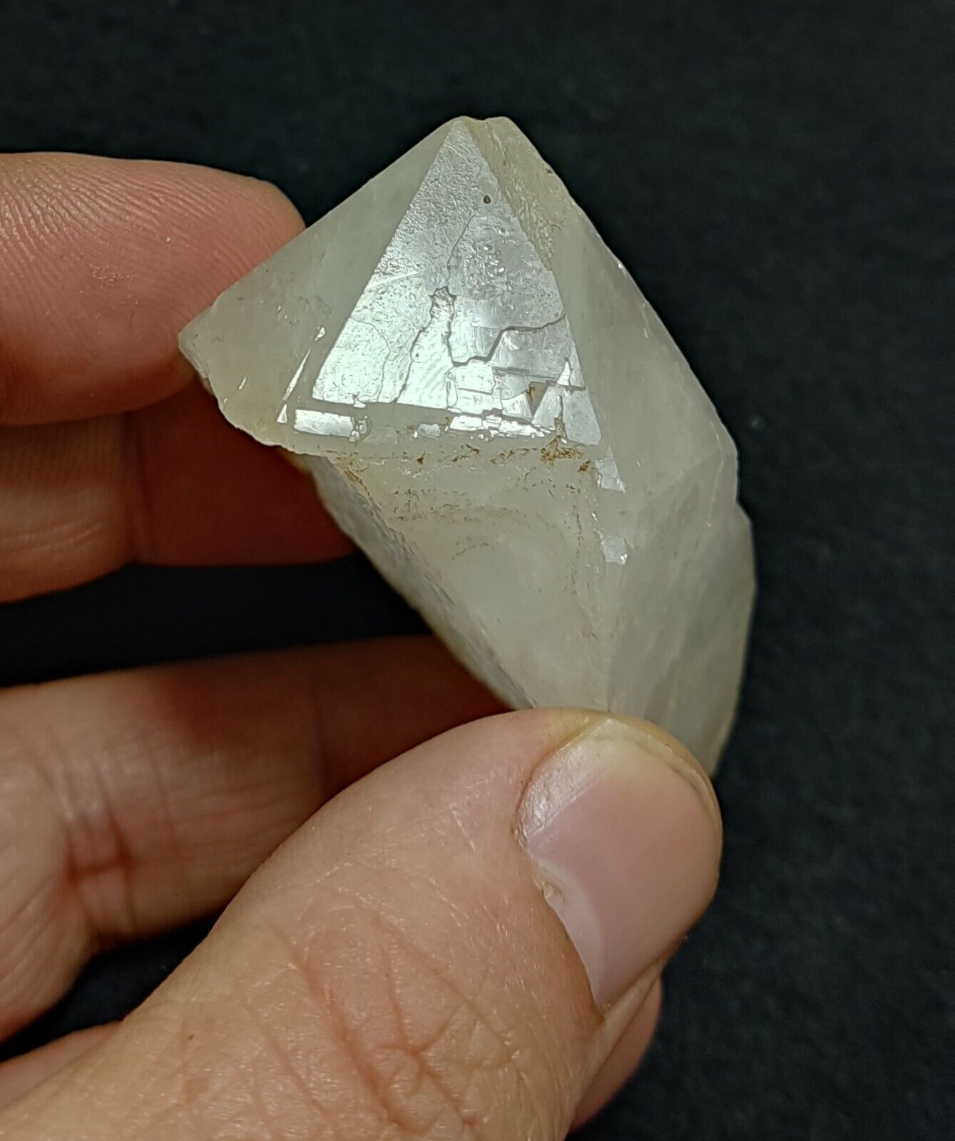 A very Aesthetic Natural beautifully terminated Quartz crystal 86 grams