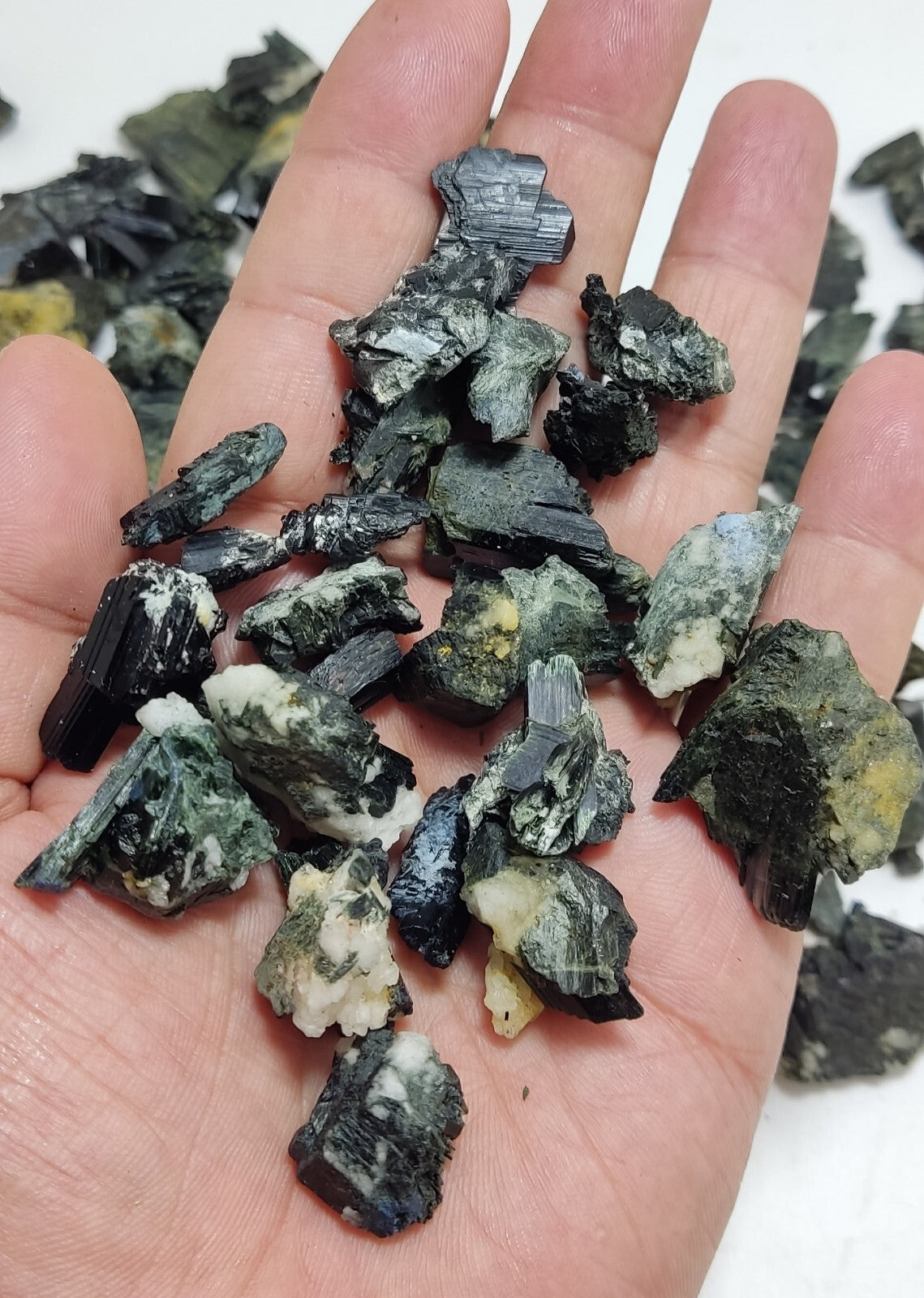 700 grams Natural aegirine crystals