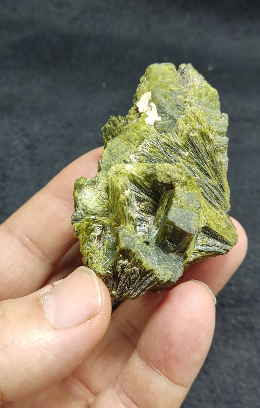 A very Aesthetic Natural beautifully terminated epidote specimen 162 grams