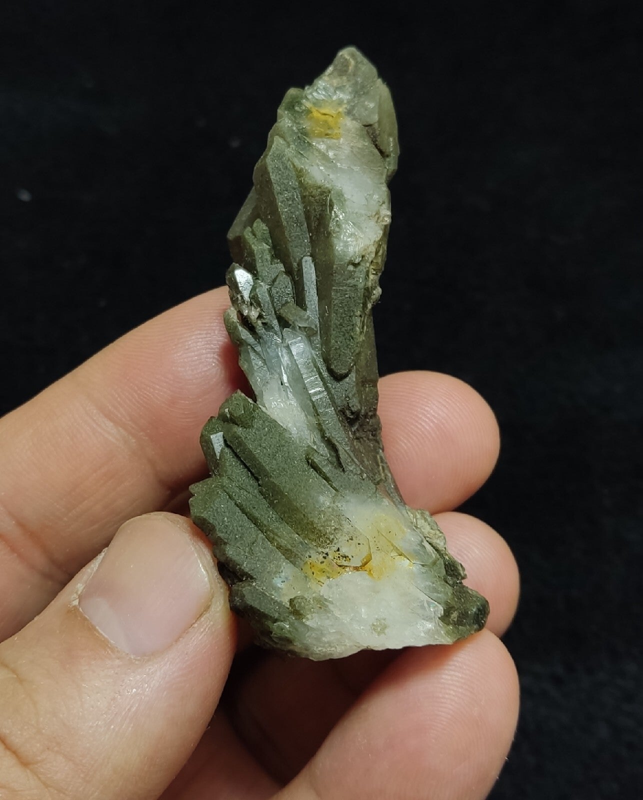 Natural Chlorite Quartz Crystal Bended Formations  35 grams