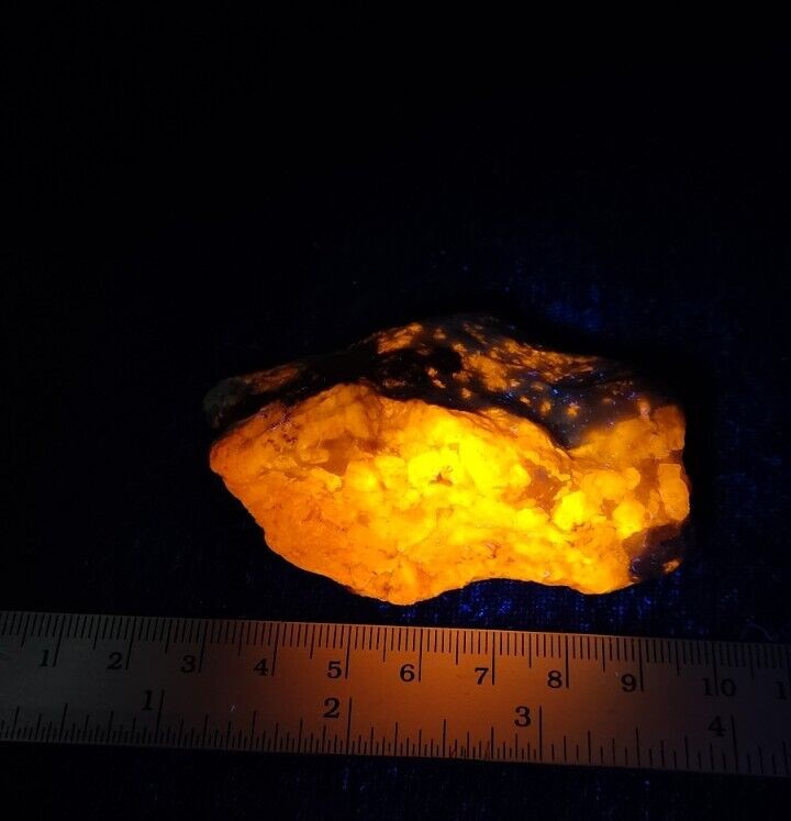 106 grams Tenebrescent Highly Fluorescent Hackmanite Specimen